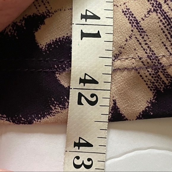 Elegant Dress With Filigree Pattern - Picture 10 of 13